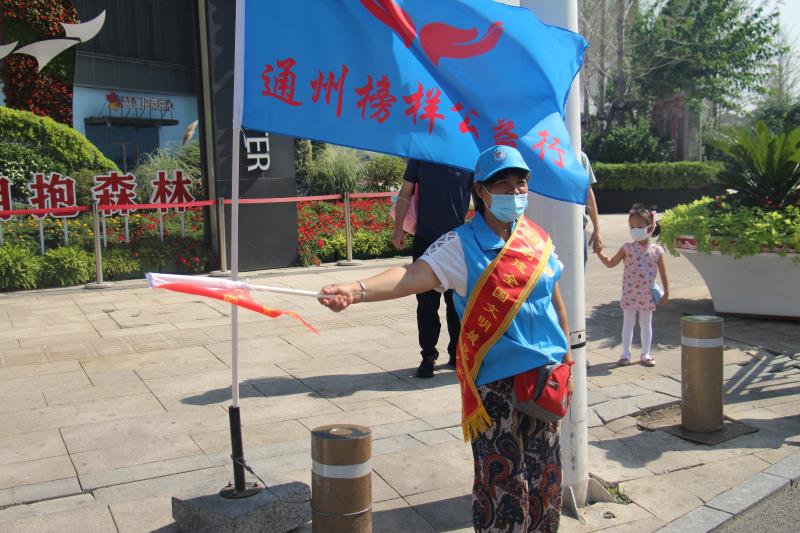 <strong>操骚屄图片</strong>